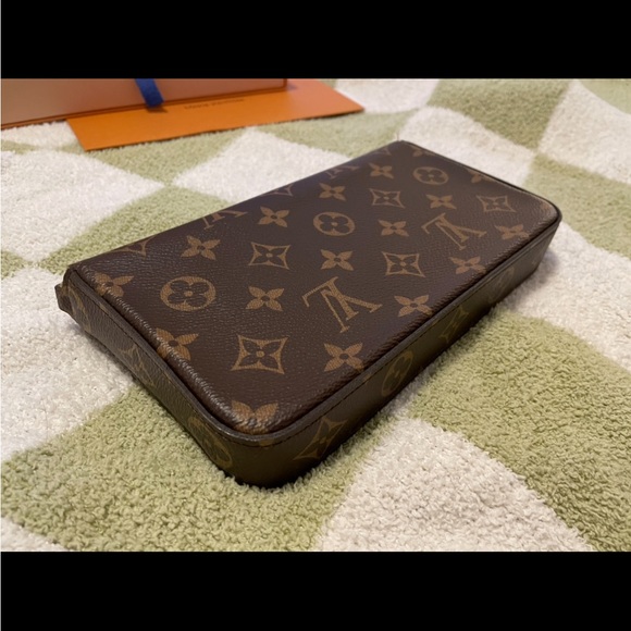 LOUIS VUITTON MONOGRAM FELICIE POCHETTE - Picture 2 of 6